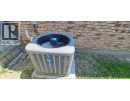 1635 COURTLAND CRESCENT - 29