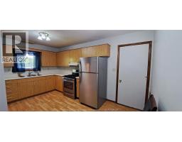 1635 COURTLAND CRESCENT - 3