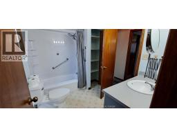 1635 COURTLAND CRESCENT - 8