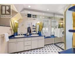 2203 VICTORIA - 38