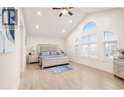 242 DONALD CRESCENT - 21