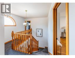 120 HAMPTON CRESCENT - 24