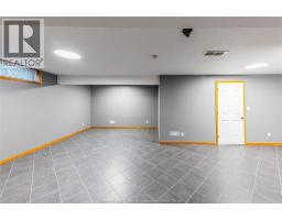 120 HAMPTON CRESCENT - 33