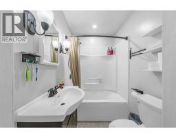 7 CHURCHILL AVENUE - 23