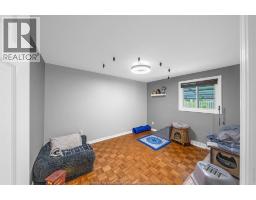 7 CHURCHILL AVENUE - 24