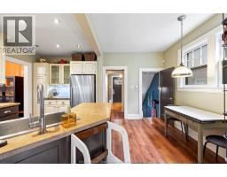 1528 VICTORIA AVENUE - 13