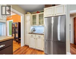 1528 VICTORIA AVENUE - 17