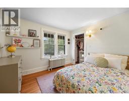 1528 VICTORIA AVENUE - 19