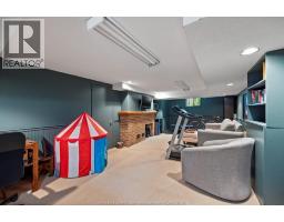1528 VICTORIA AVENUE - 23