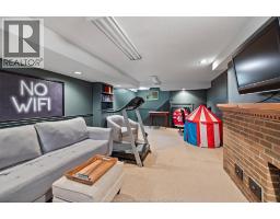 1528 VICTORIA AVENUE - 24