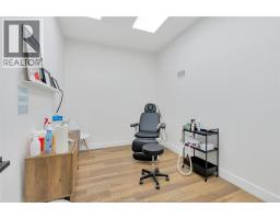 4667 WYANDOTTE STREET East - 25