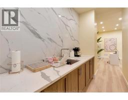 4667 WYANDOTTE STREET East - 38