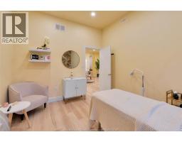4667 WYANDOTTE STREET East - 41