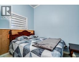 402 Oak STREET East - 12