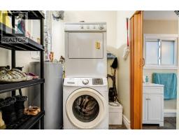 402 Oak STREET East - 16