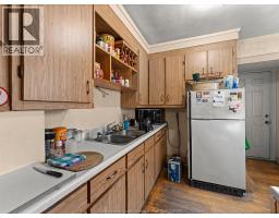 1560-1562 DOUGALL AVENUE - 8