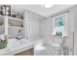 712 GLADSTONE - 18