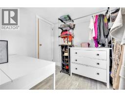 712 GLADSTONE - 22