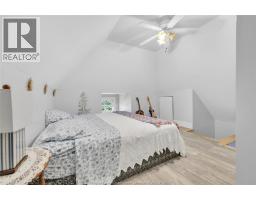712 GLADSTONE - 24