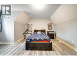 1096 CHARLOTTE CRESCENT - 27