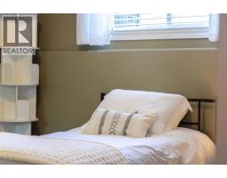 3994 MAPLE LEAF - 16