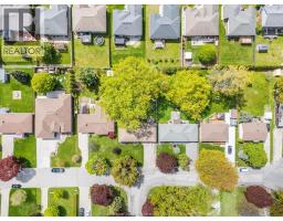 11 WARREN AVENUE - 32