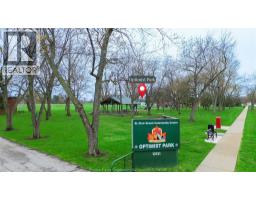276 FAIRWAY CRESCENT - 41