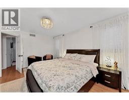 4238 SHARON - 23