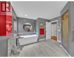 205 WOODLAND DRIVE - 41