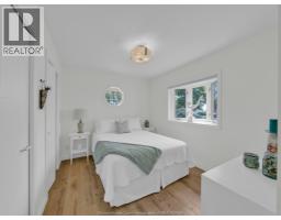 320 LAKEVIEW AVENUE - 17