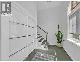 320 LAKEVIEW AVENUE - 9