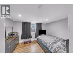 982 ELM AVENUE - 15