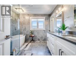 35 Augusta DRIVE - 18