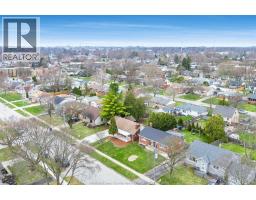 95 TWEEDSMUIR AVENUE East - 36