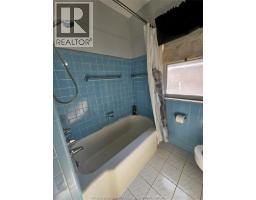 1040 KENNEDY DRIVE West - 14