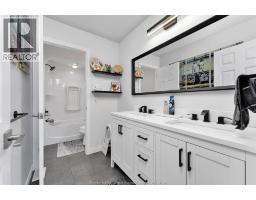 719 HELENA CRESCENT - 21