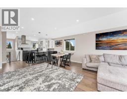 719 HELENA CRESCENT - 7