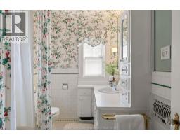 2203 VICTORIA - 42