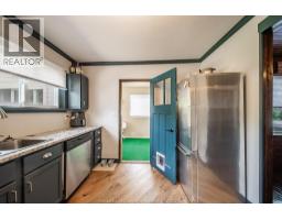 8 SARAH STREET - 6