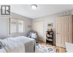 7 Beniuk COURT - 16