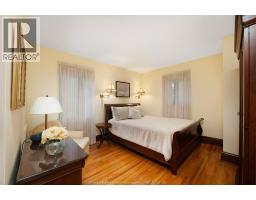 2032 WILLISTEAD CRESCENT - 40