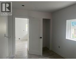 430 WYANDOTTE STREET West - 12