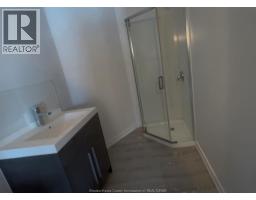 430 WYANDOTTE STREET West - 17