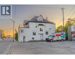 430 WYANDOTTE STREET West - 3