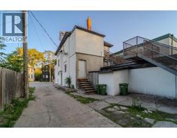 430 WYANDOTTE STREET West - 4