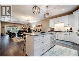 6107 Tiburon CRESCENT - 2