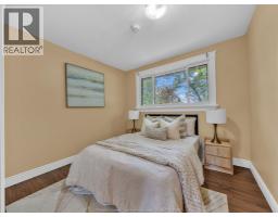 1583 FERNDALE AVENUE - 15
