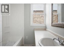 977 GLADSTONE - 16