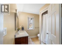 7 Beniuk COURT - 19