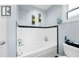 3404 HEMLOCK - 10